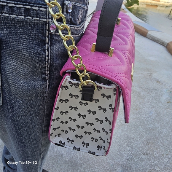 BETSEY JOHNSON QUILTED PINK/MULTI LUV BETSEY SQUARE CROSSBODY w/BOWS - Picture 6 of 6
